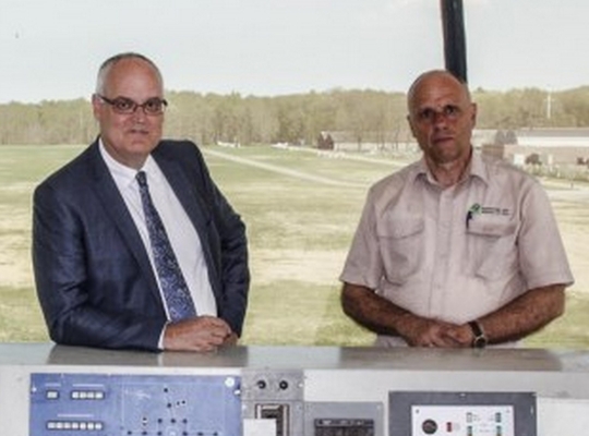 Verkeerstoren militair vliegveld Verkeerstoren militair vliegveld