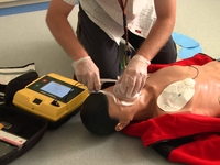 Het AED-toestel kan levens redden